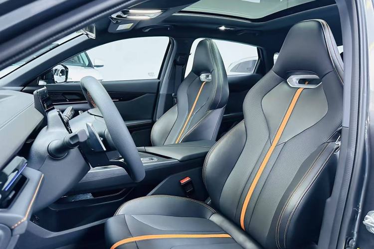 Used Changan UNI-V 2025 1.5T 500Bar Prestige Version
