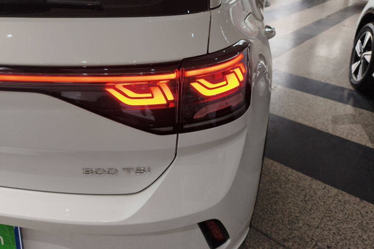 Used Volkswagen T-ROC 2023 300TSI DSG Two-Wheel-Drive Chen Guang Edition
