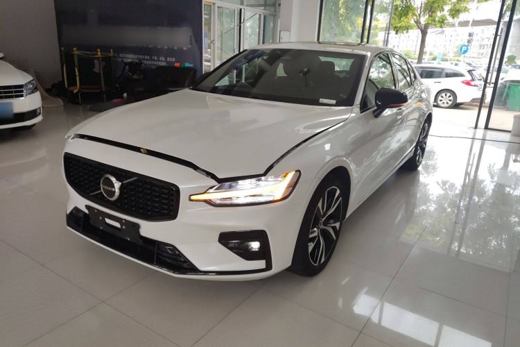 Used Volvo S60 2025 B5 Zhiya Sport Edition
