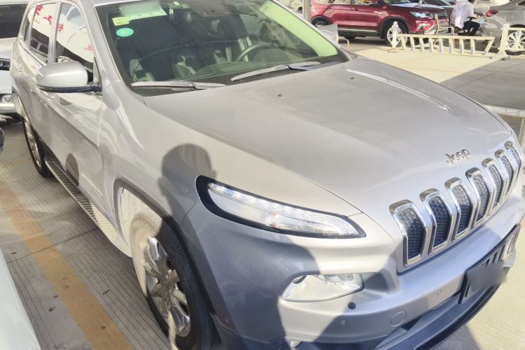 Used  Cherokee 2014 2.4L Luxury Edition
