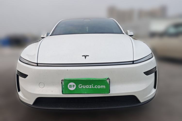 Used Tesla Model Y L 2025 Long-Range All-Wheel-Drive Version
