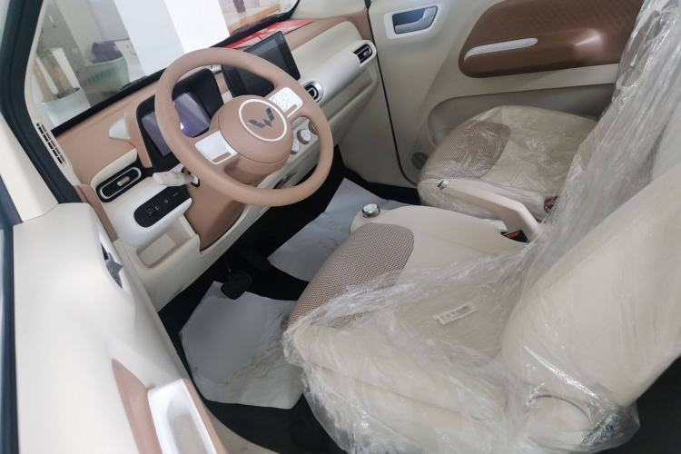 Used Wuling Hongguang MINIEV 2024 3rd Generation 215km Advanced Version
