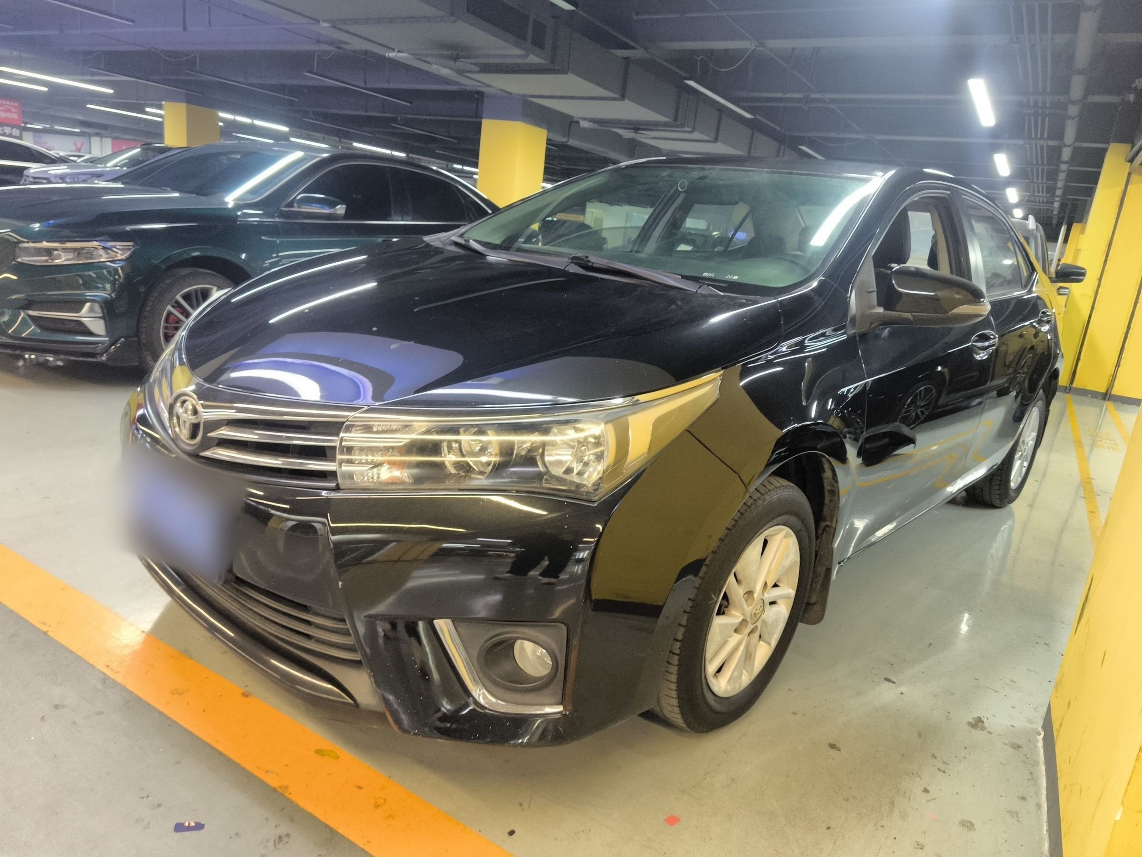 Под передней частью автомобиля