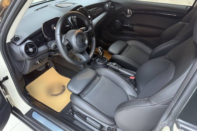 Used  MINI 2022 1.5T COOPER Classic Edition
