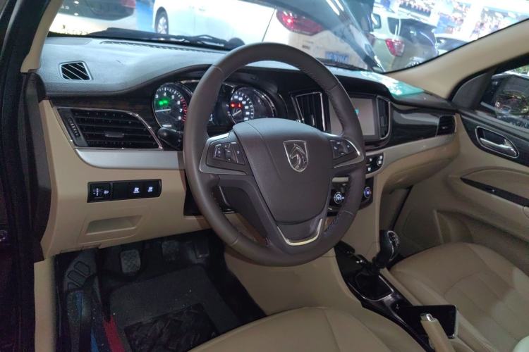 Used Baojun 730 2016 1.5T Manual Luxury Edition 7 Seats

