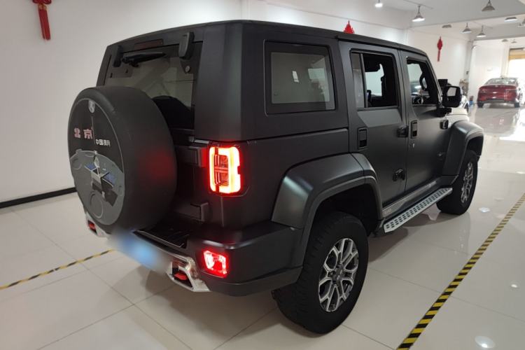 Used  BJ40 2023 2.0T Automatic Four-Wheel Drive Urban Hunter Edition Chivalrous Type
