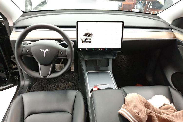 Used Tesla Model Y 2022 Rear-Wheel-Drive Version
