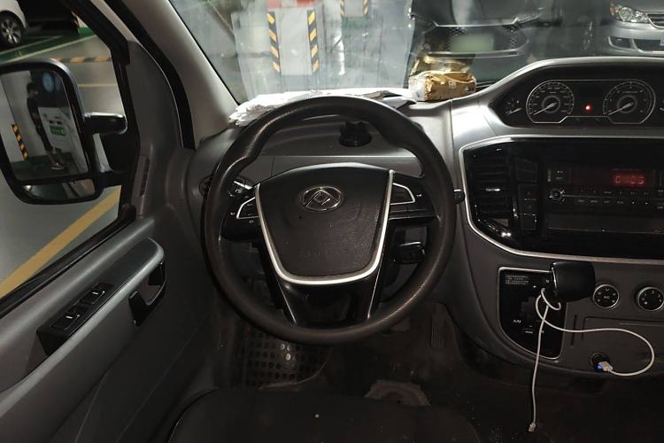 Used SAIC MAXUS Xintu V80 2021 2.0T AMT Classic Aoyuntong Short Wheelbase Ultra-Low Roof 5/6-Seater
