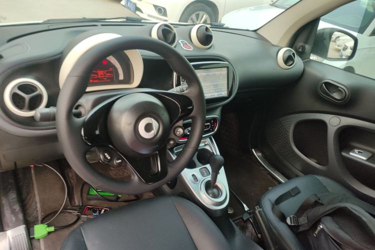 Used  fortwo 2015 1.0L 52 kW hardtop Dynamic version
