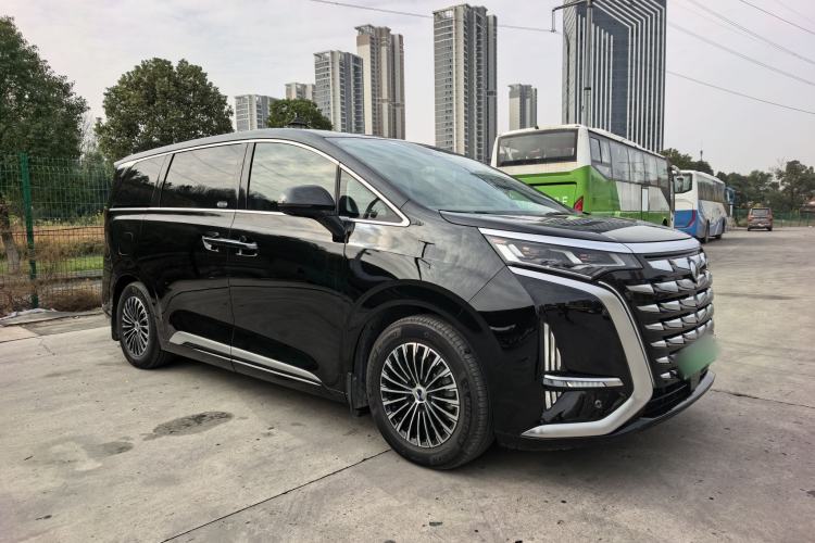 Used Denza D9 2022 DM-i 970 Four-Wheel Drive Prestige Model
