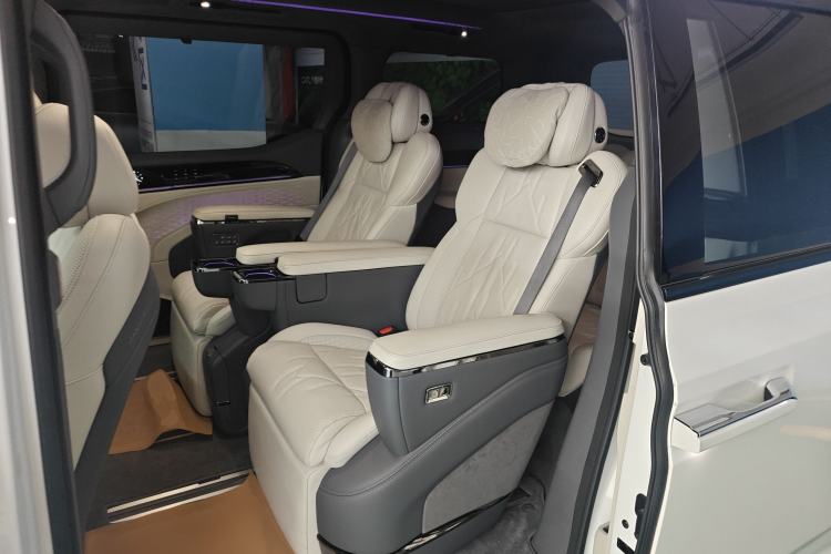 Used Zeekr 009 2024 Six-Seat Executive Version 4WD 108 kWh
