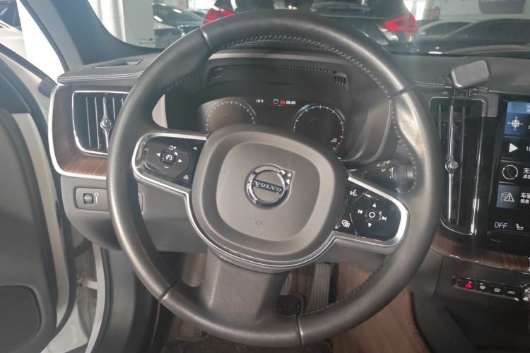 Used Volvo XC60 2021 T5 4x4 Smart Luxury Edition