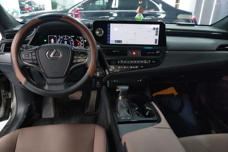 Used Lexus ES 2023 200 Excellence Edition
