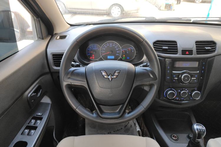Used Wuling Hongguang 2014 1.5L S Standard Version
