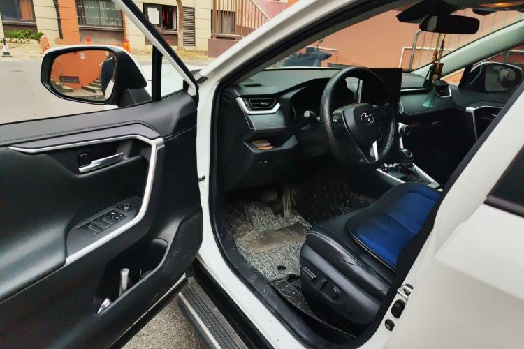 Used Toyota Wildlander 2022 2.0L CVT Four-Wheel Drive Luxury Edition