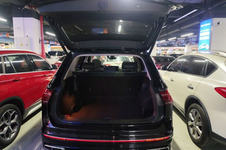 Used Volkswagen Tiguan L 2023 330TSI Automatic Two-Wheel Drive R-Line Enjoyment Edition
