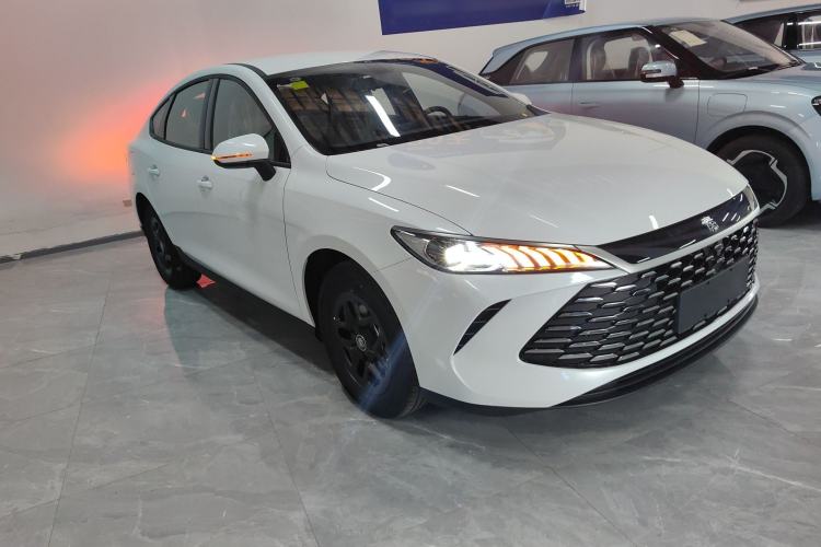 Used BYD Qin PLUS 2025 DM-i Smart Drive 55KM Leading Model
