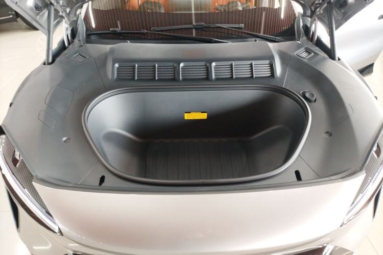 Used  YU7 2025 Ultra-Long Range All-Wheel Drive Pro Version
