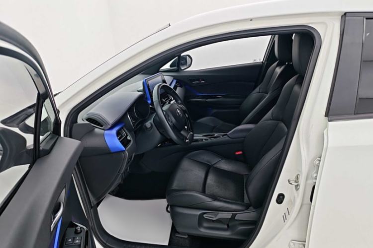 Used Toyota IZOA 2018 2.0L Yichi Version China VI Standard
