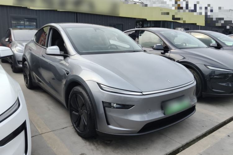 Used Tesla Model Y 2025 Long-Range All-Wheel-Drive Version