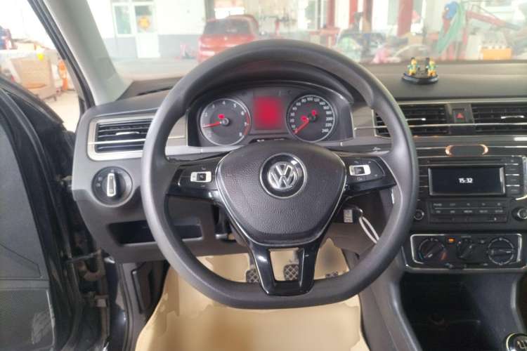 Used Volkswagen Santana 2016 1.6L Manual Comfort Edition