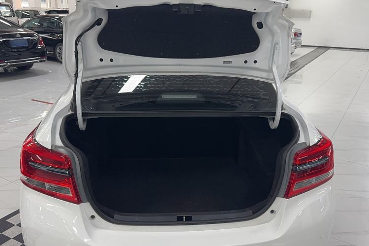 Used Toyota YARiS L 2019 1.5E CVT Dynamic Edition China VI compliant
