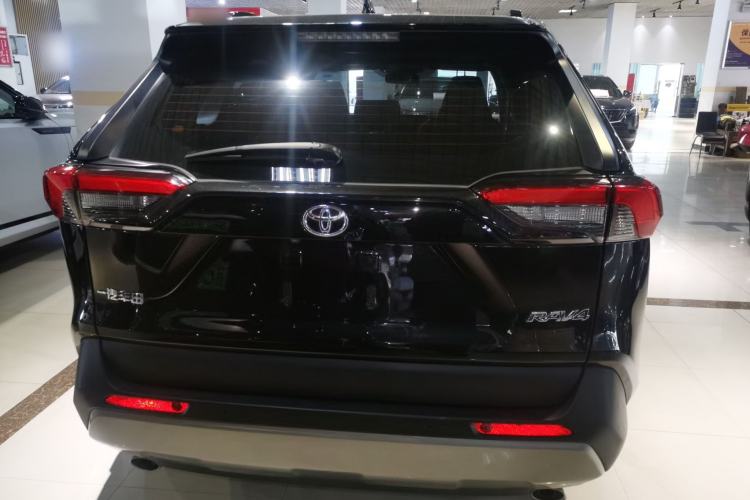 Used Toyota RAV4 2023 2.0L CVT Two-Wheel Drive Fashion Plus Edition
