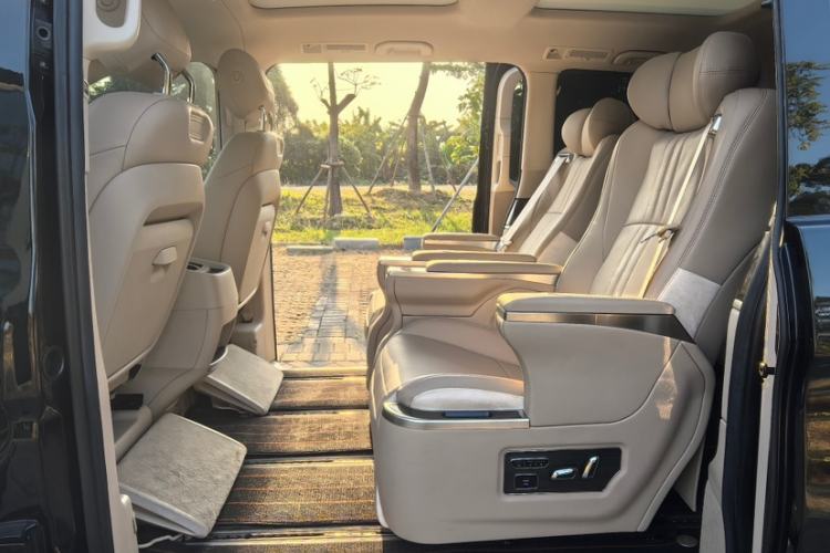 Used Mercedes-Benz V-Class 2020 V 260 Avantgarde Edition