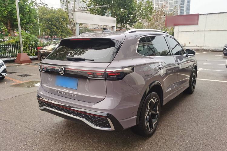 Used Volkswagen Tiguan L 2024 PRO 330TSI Two-Wheel Drive R-Line Smart Edition
