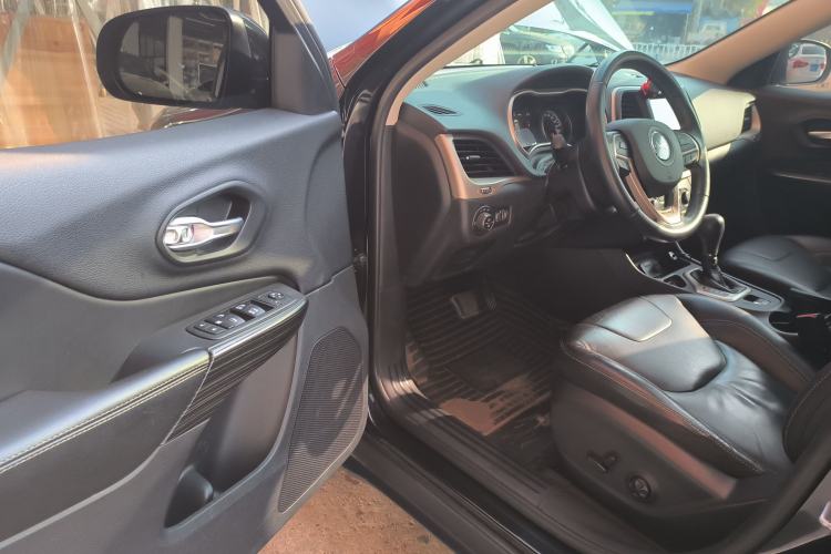 Used  Cherokee 2017 2.0L Superior Edition
