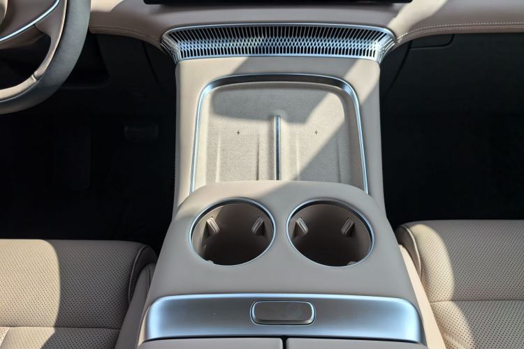 Used XPeng X9 2025 740 Ultra-Long Range Max
