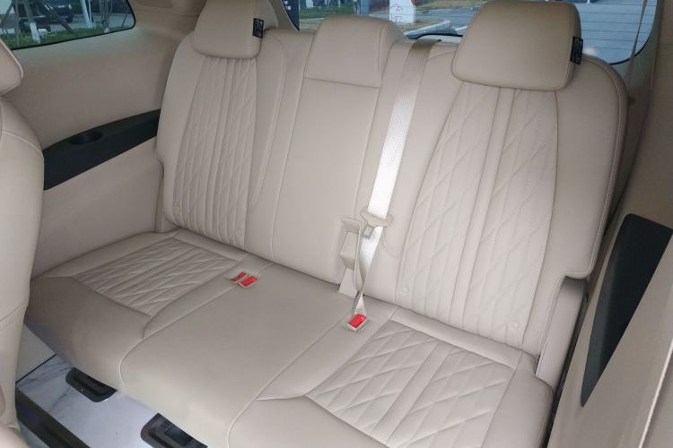 Used Buick GL8 2023 Facelifted Land Cruiser Executive Luxury Version