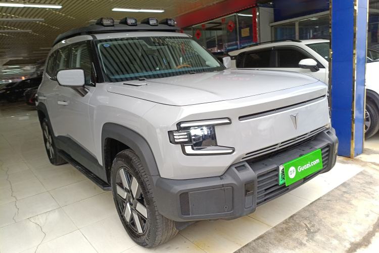 Used  G318 2024 Four-Wheel-Drive Air Suspension Model