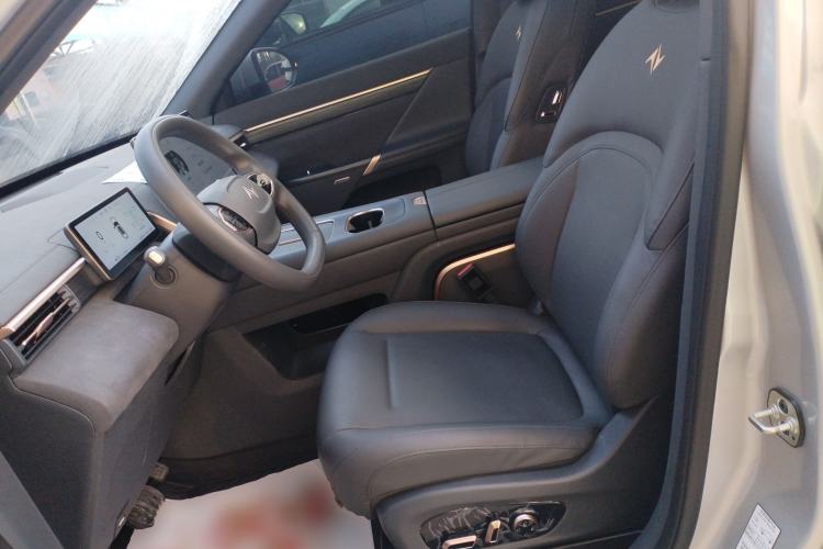 Used  eπ008 2024 210Max Range-Extended Version 6 Seats
