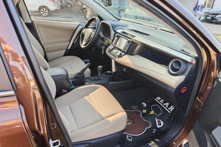 Used Toyota RAV4 2015 2.0L CVT Two-Wheel Drive Fashion Edition