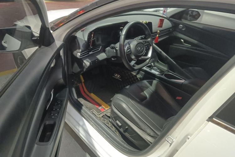 Used Hyundai Elantra 2022 1.5L CVT LUX Prestige Edition
