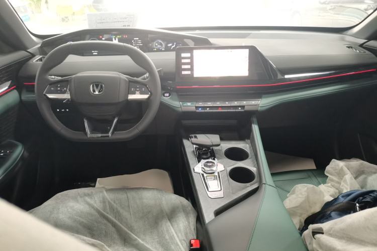Used Changan UNI-V iDD 2024 Blue Whale Smart Electric iDD 136km Luxury Model
