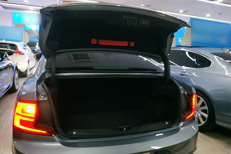 Used Volvo S90 2018 T4 Zhiyuan Edition
