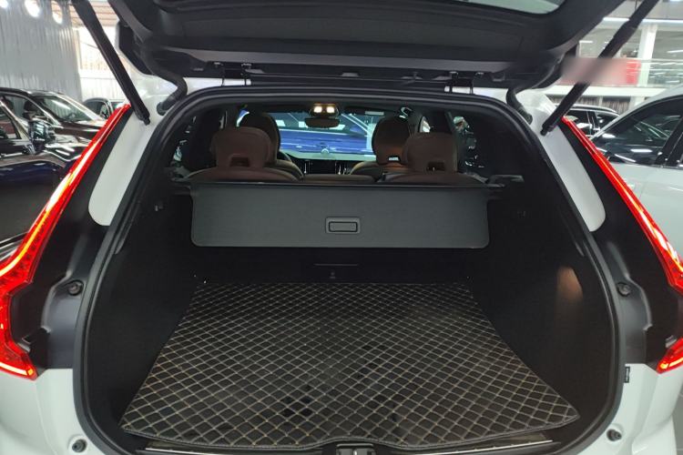 Used Volvo XC60 2024 B5 4x4 Smart Luxury Edition