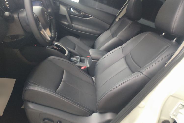 Used Nissan X-Trail 2023 Classic 2.0L Two-Wheel Drive Smart Connect Premium Edition
