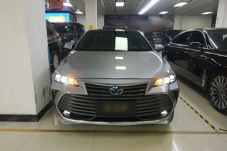 Used Toyota Avalon 2019 Dual-Engine 2.5L XLE Prestige Version China VI Standard
