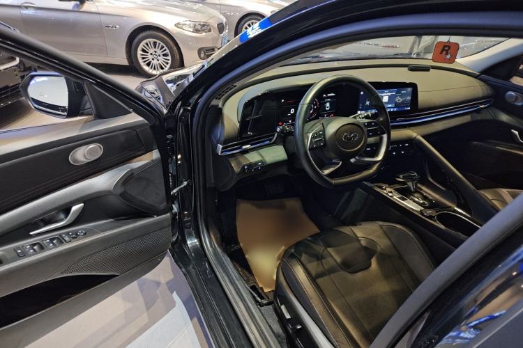 Used Hyundai Elantra 2022 1.5L CVT LUX Black Knight Limited Edition