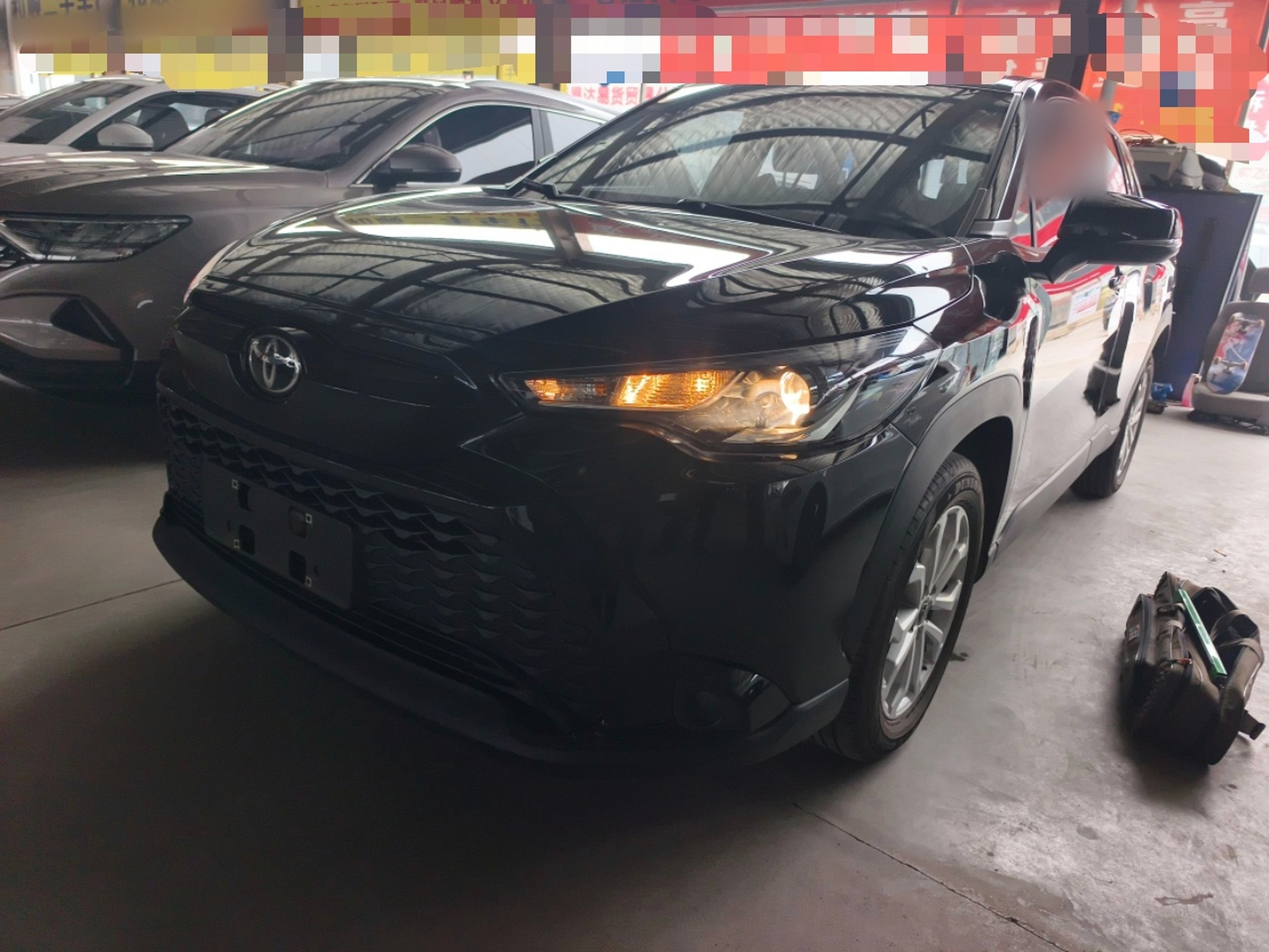 Под передней частью автомобиля