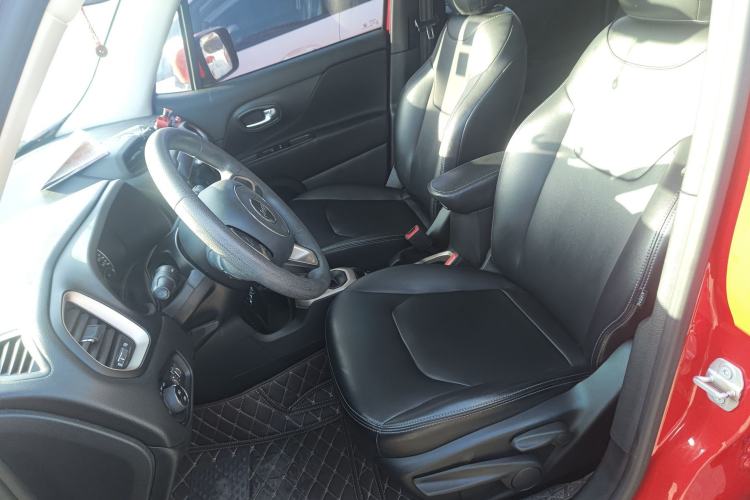 Used  Renegade 2018 Connected Large Screen Version 180T Automatic High-Energy Edition
