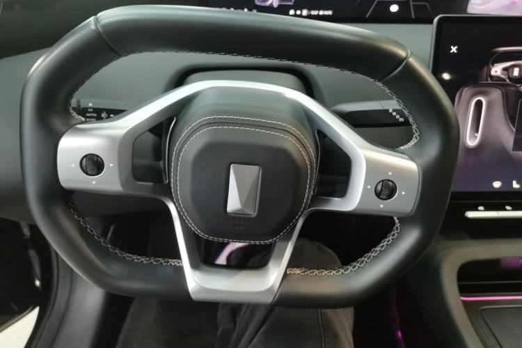 Used  12 2025 Ultra Extended-Range Edition
