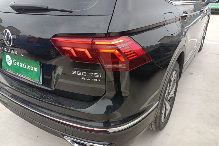 Used Volkswagen Tiguan L 2023 Facelift 380TSI Automatic All-Wheel Drive R-Line Flagship 7-Seater