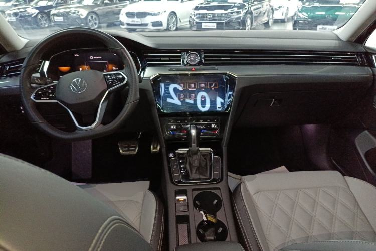 Used Volkswagen Magotan 2023 2 Million Units Limited Edition 330TSI DSG Leading Version
