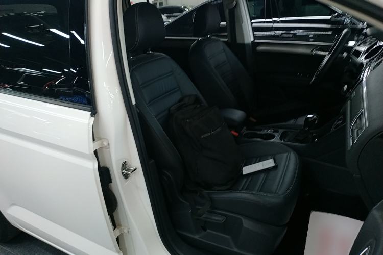 Used Volkswagen Touran 2016 Volkswagen Touran L 280TSI DSG Comfort Edition
