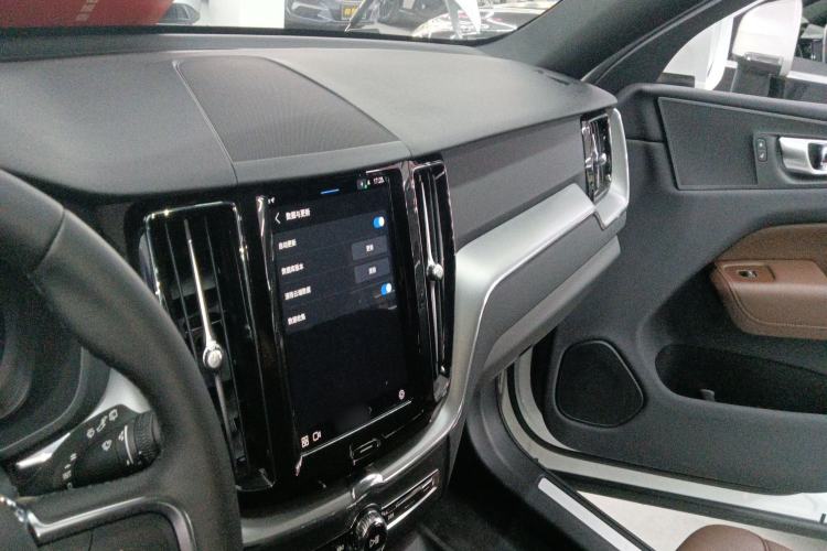 Used Volvo XC60 2023 B5 4x4 Smart Luxury Edition