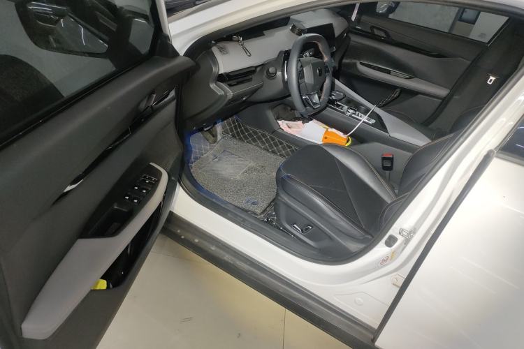 Used Changan UNI-V 2022 1.5T Prestige Version
